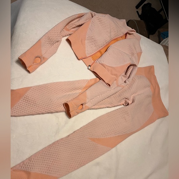 This is a coral colored legging set 2piece - Picture 3 of 7